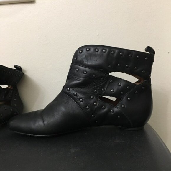 No. 704b Dana Ankle Boots Flat Black Cut-Out/Stud Trim Leather - Picture 3 of 11